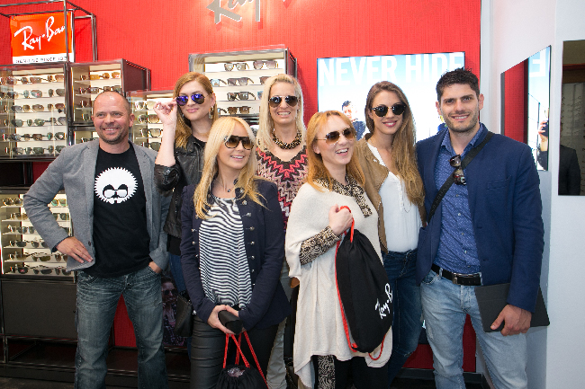 Predstavniki-Luxoticce-Group-in-nekateri-znani-slovenski-obrazi